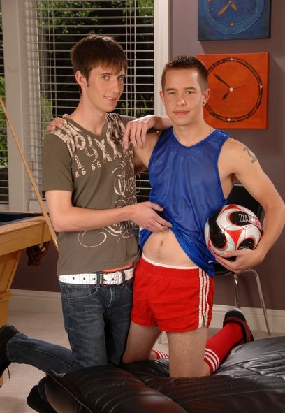 Adrian Layton and Nick Reeves suck each other's dicks